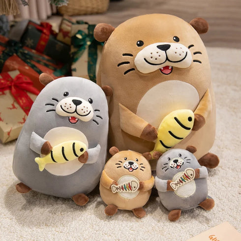 Kuscheltier Otter mit Fisch